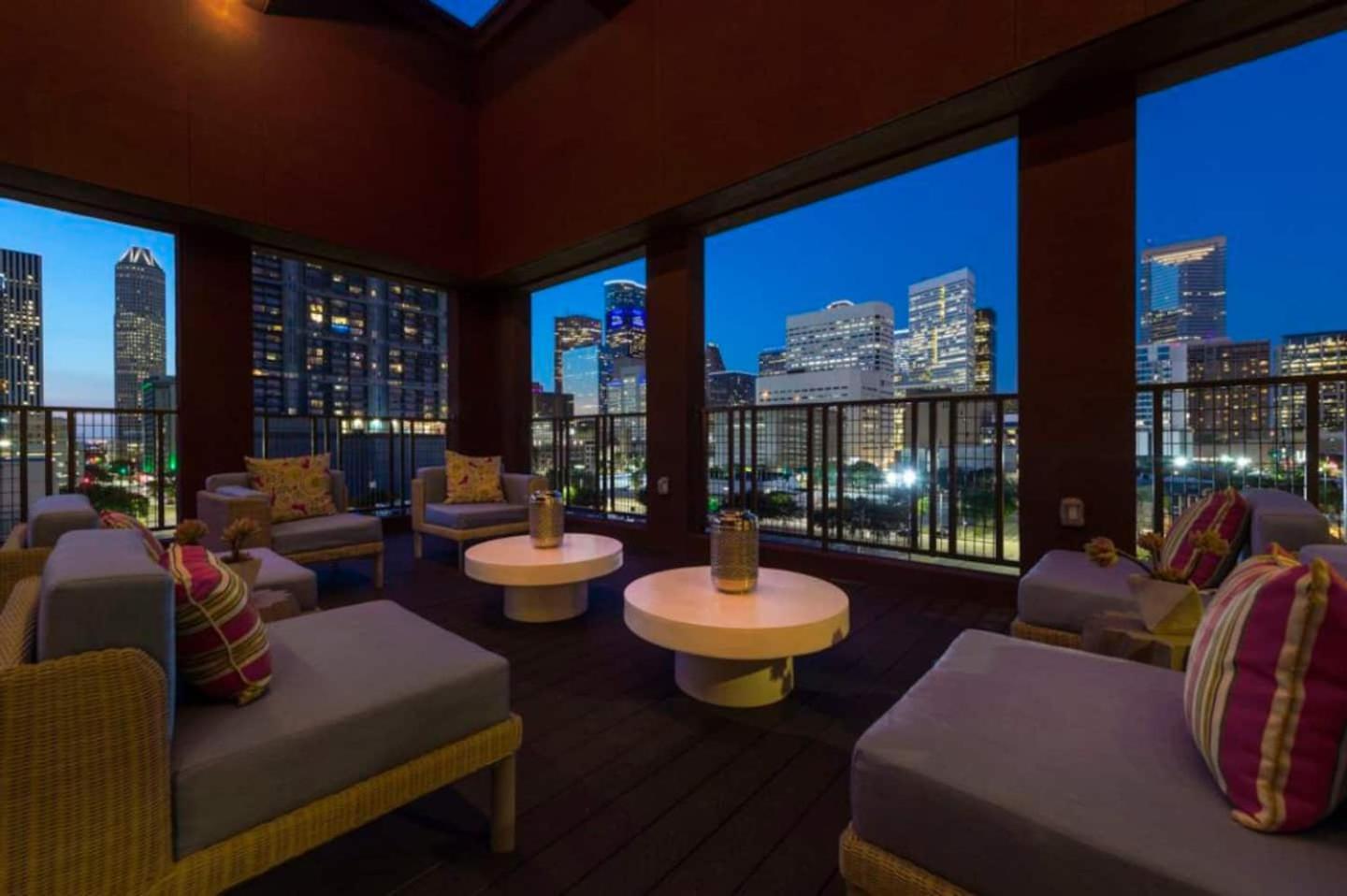 Downtown Apt Free Parking - Pool - Gym - Fully Kitchen Houston Ngoại thất bức ảnh