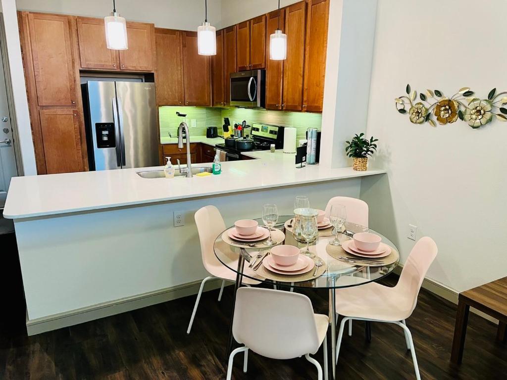 Downtown Apt Free Parking - Pool - Gym - Fully Kitchen Houston Ngoại thất bức ảnh
