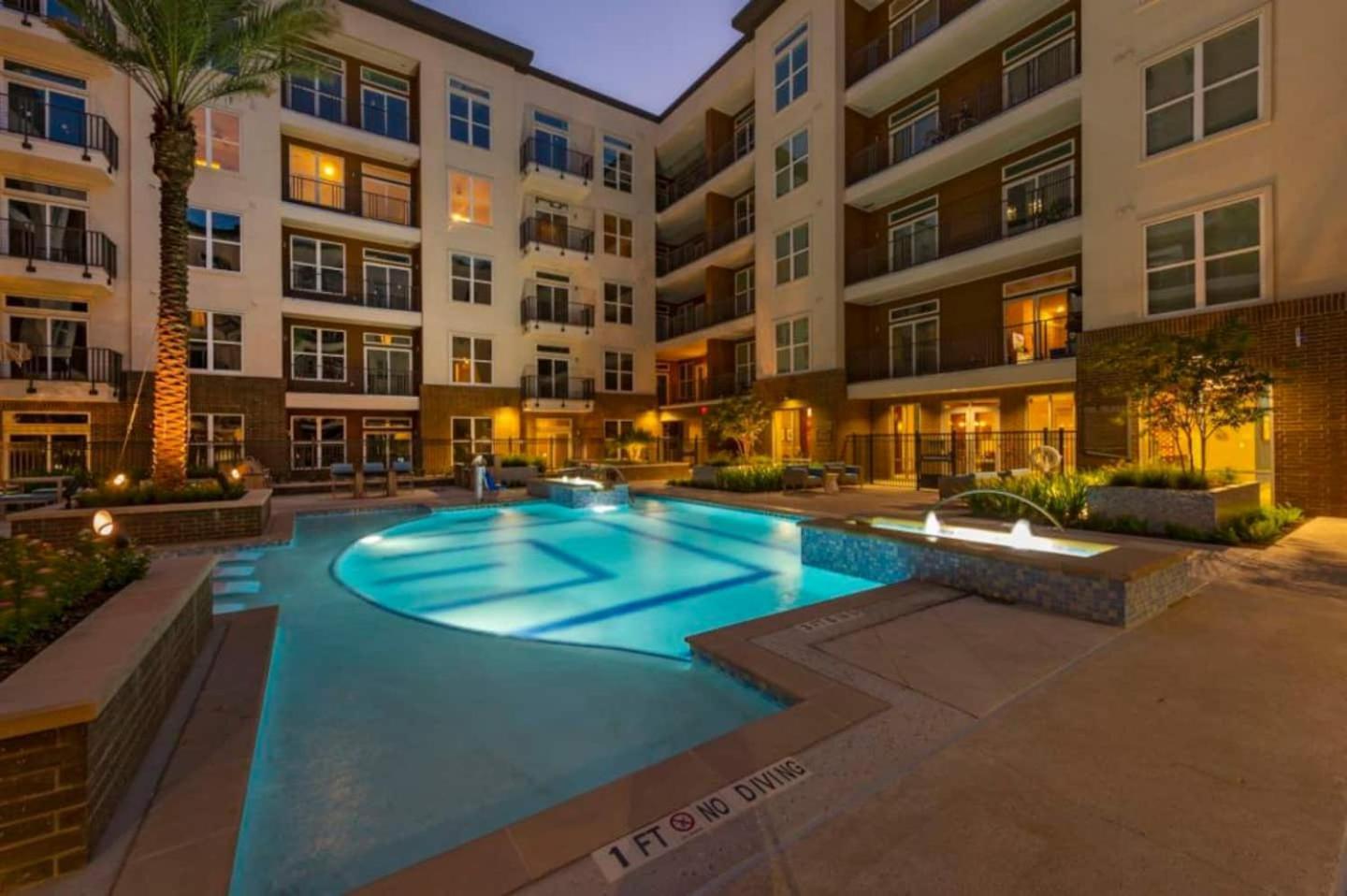 Downtown Apt Free Parking - Pool - Gym - Fully Kitchen Houston Ngoại thất bức ảnh